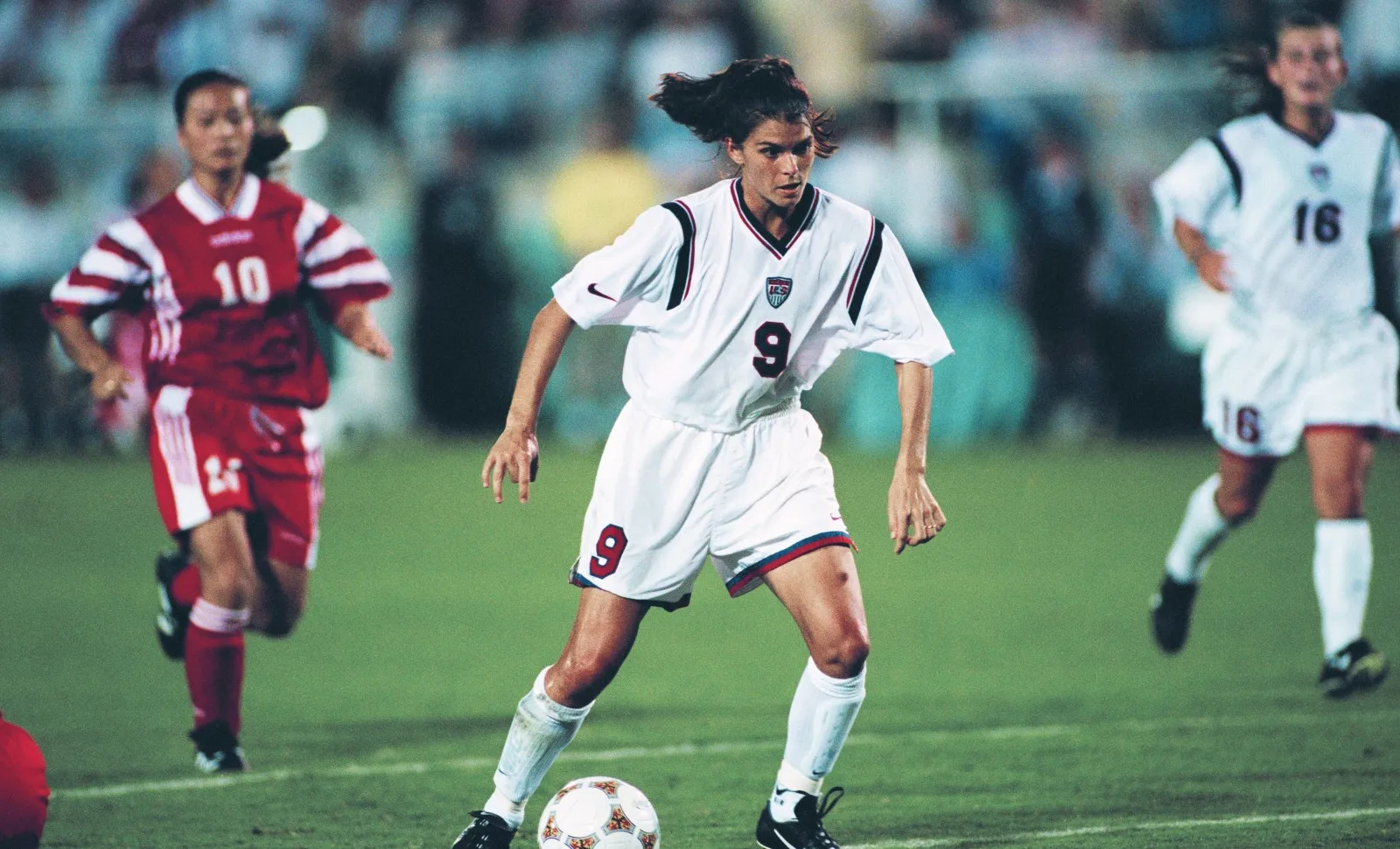 Mia Hamm The Queen of Football